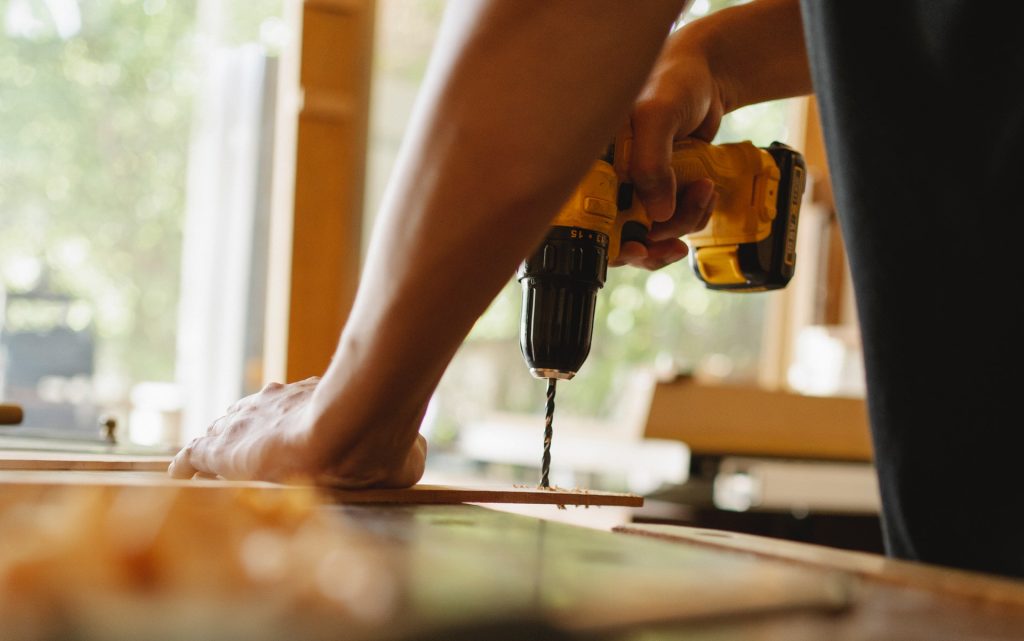 a qui faire appel pour la realisation de petit travaux de bricolage à domicile